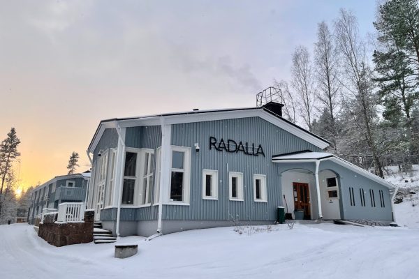 klubitalo-radallaresort-talvi-isompikuva