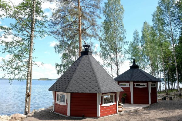 Kota rannalla Urajärvi iitti